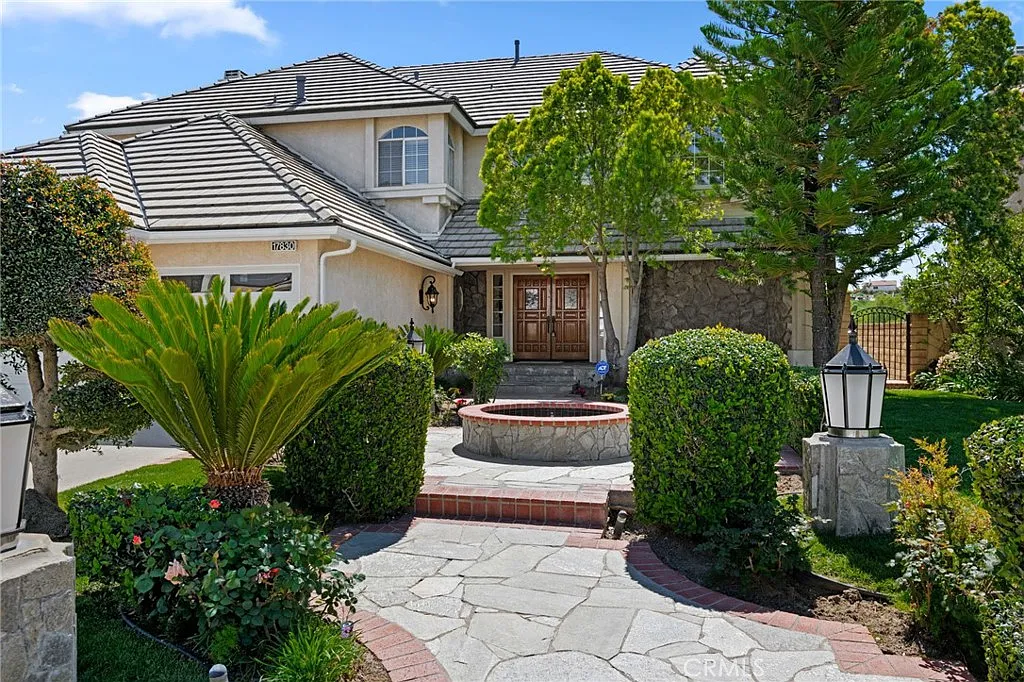 5 bed, 4.5 bath, 3826 sqft, $6,500 — Photo 2