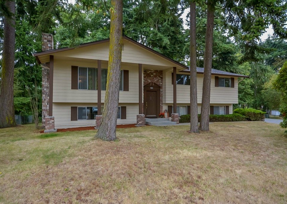 1st image of 2198 Crosswoods Cir