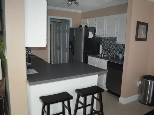 142 Woodland Dr, Cromwell, CT 06416