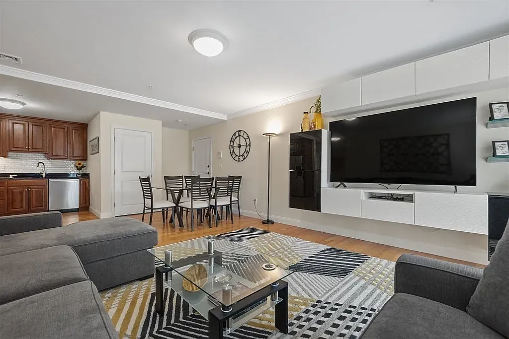 2 bed, 1085 sqft, $3,500 — Photo 4
