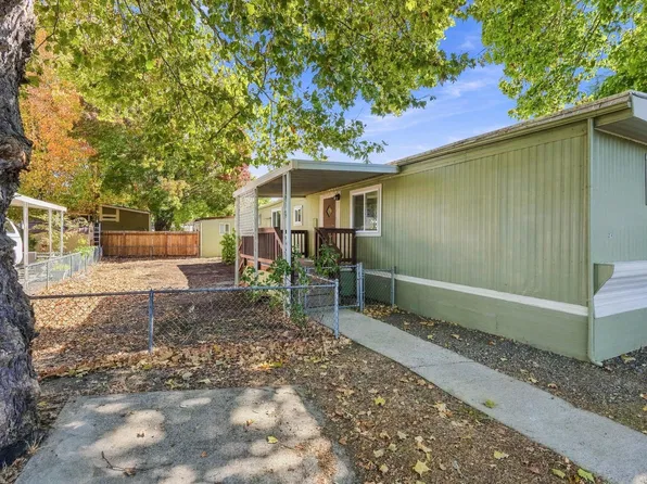 334 Beechwood Dr, Grants Pass, OR 97526