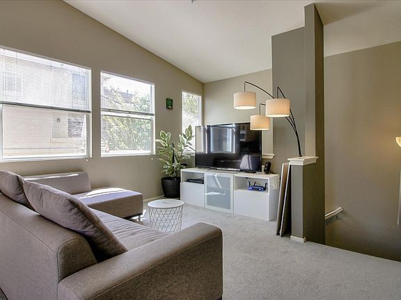 4th image of 564 Manhattan Pl