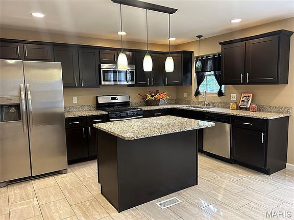 3rd image of 31 Graeler Dr