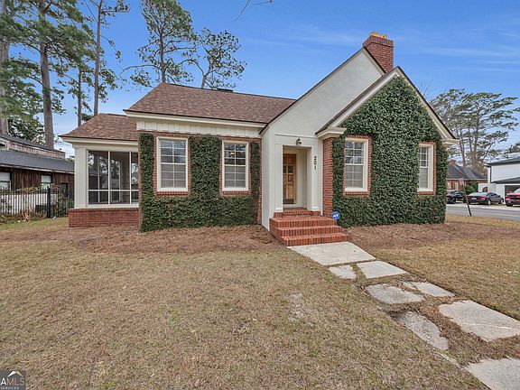 2nd image of 201 Brookwood Pl