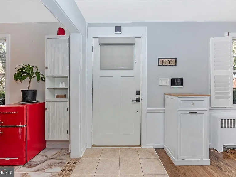 7023 Deerfield Rd — Photo 5