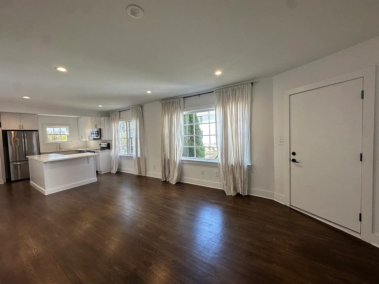 99 Peachtree Memorial Dr NW — Photo 3