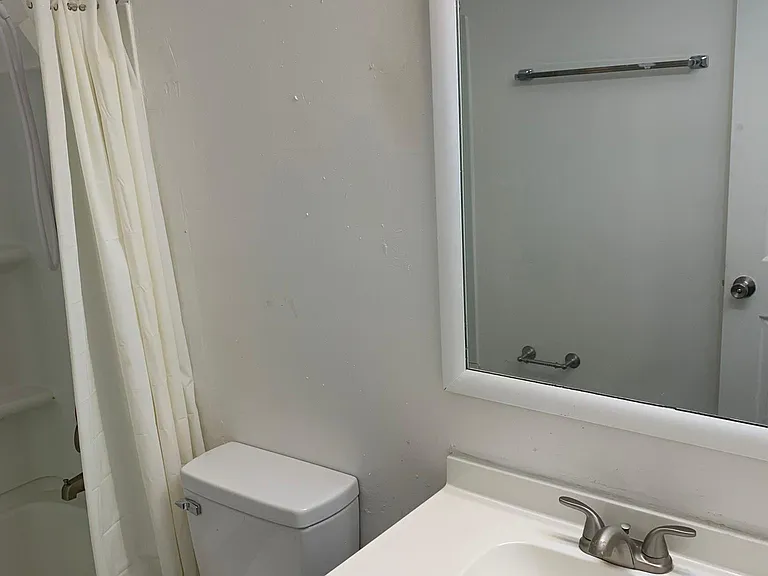 2307 SW 32nd Pl — Photo 9