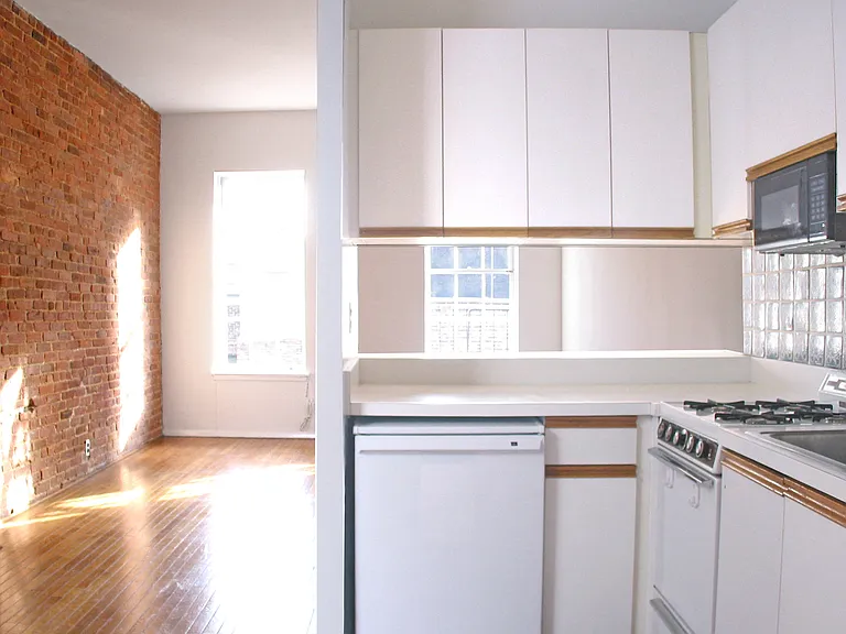 322 E 81st St #6RE — Photo 2