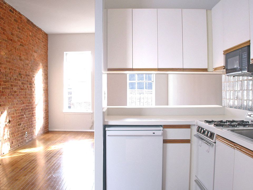 2nd image of 322 E 81st St APT 6RE
