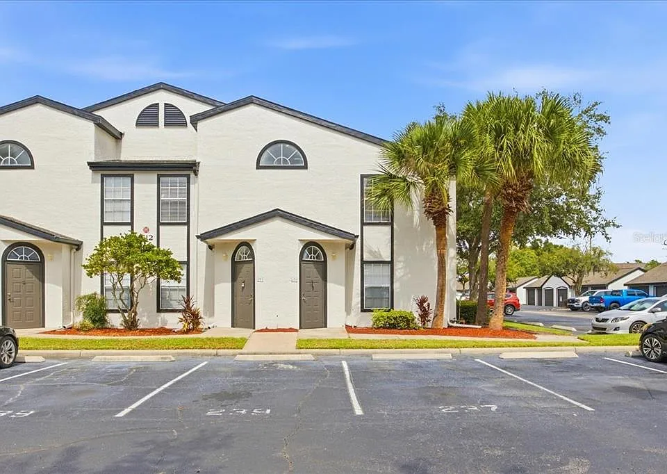 1612 Columbia Arms Cir #137