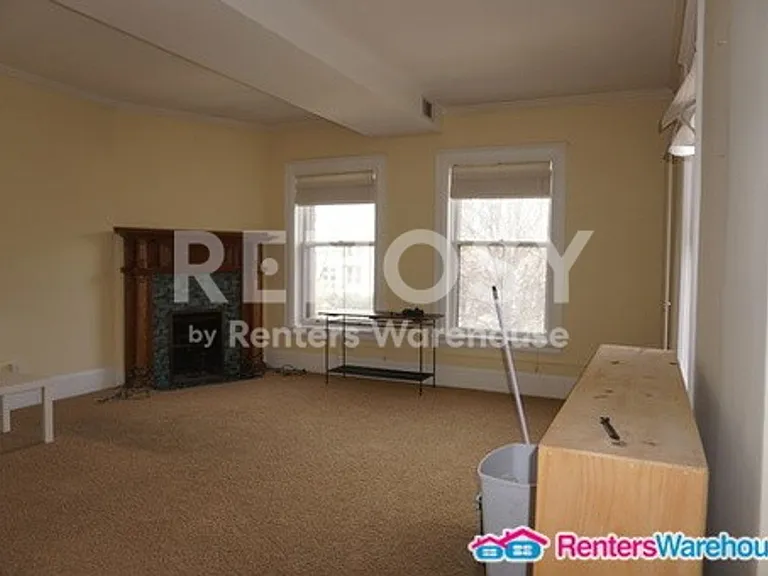 596 Summit Ave #2 — Photo 8