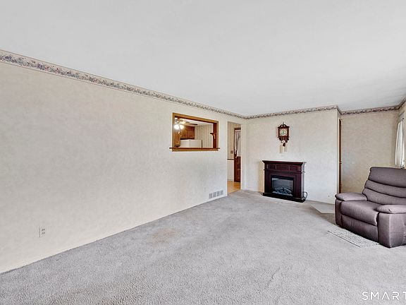 3rd image of 31 Meadowlark Road
