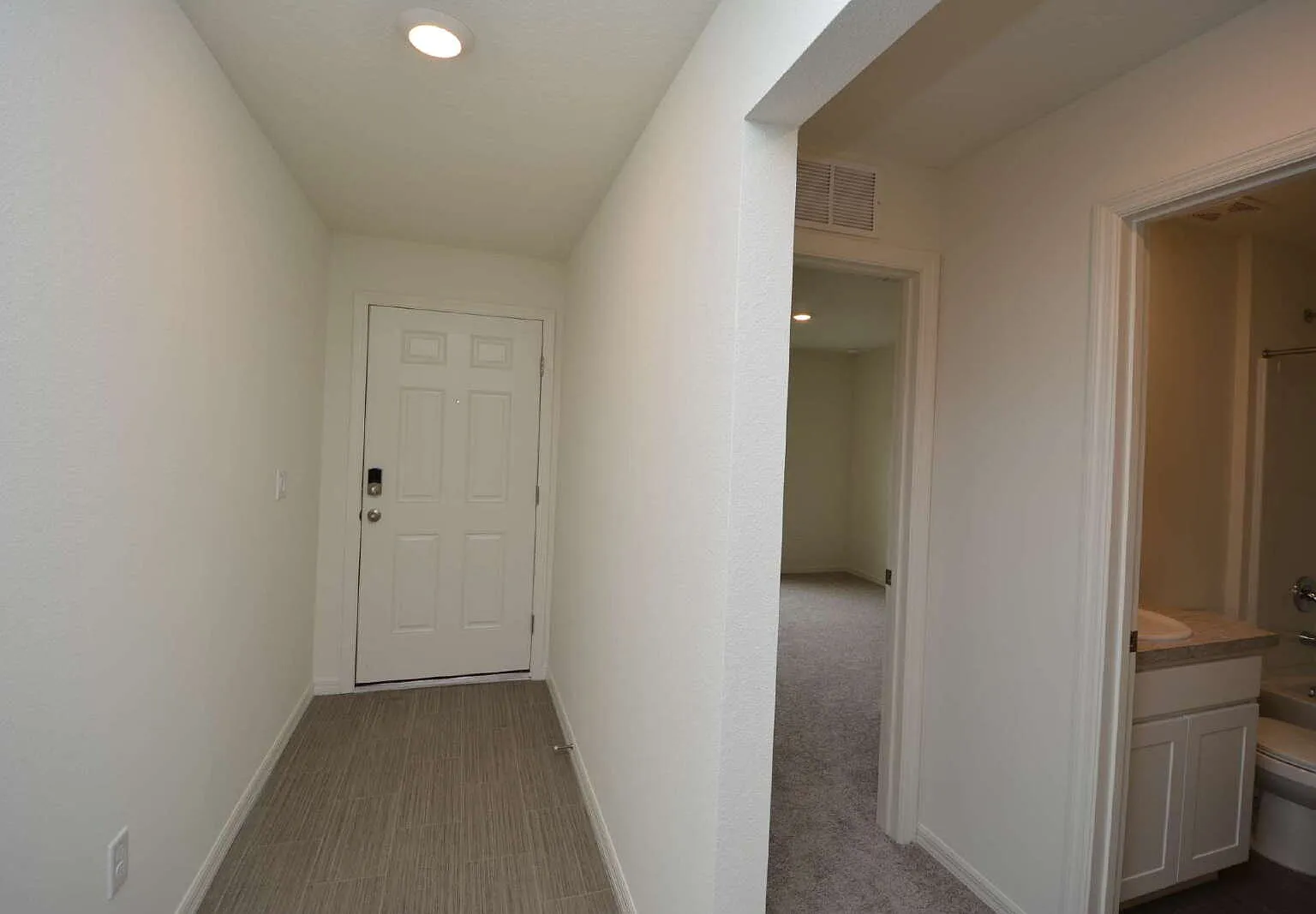 3 bed, 2.0 bath, 1350 sqft, $1,950 — Photo 4