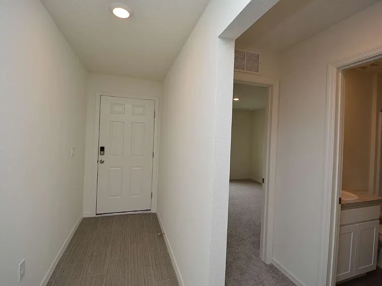 38 Baltimore Ln — Photo 5