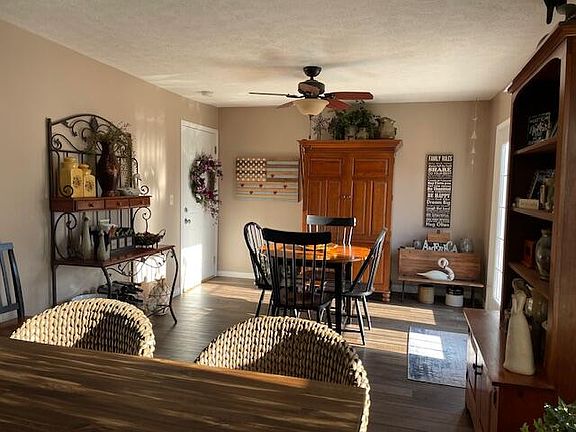 4th image of 1011 Evergreen Dr