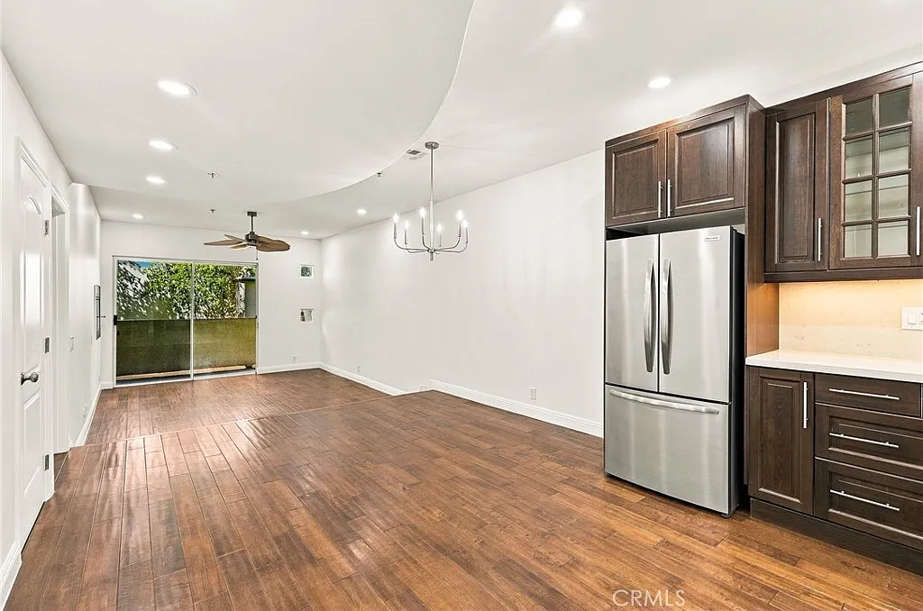 2 bed, 2.5 bath, 1322 sqft, $3,750 — Photo 4