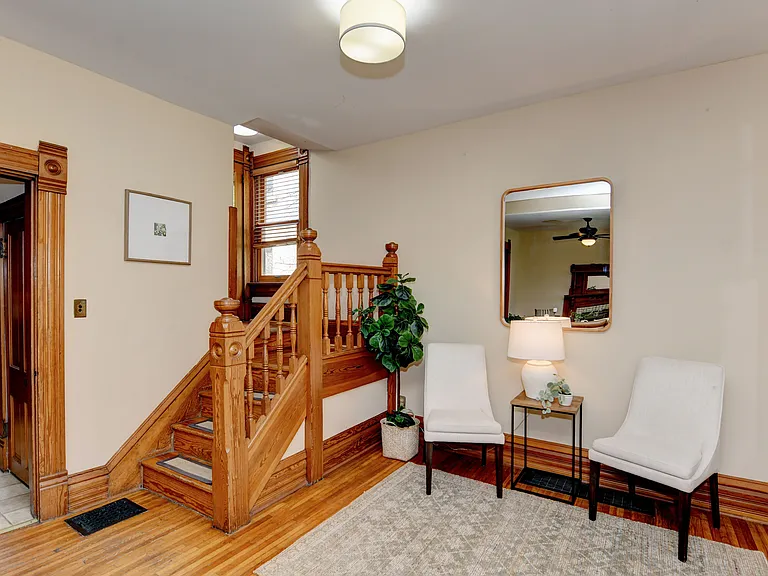 355 King Ave — Photo 4