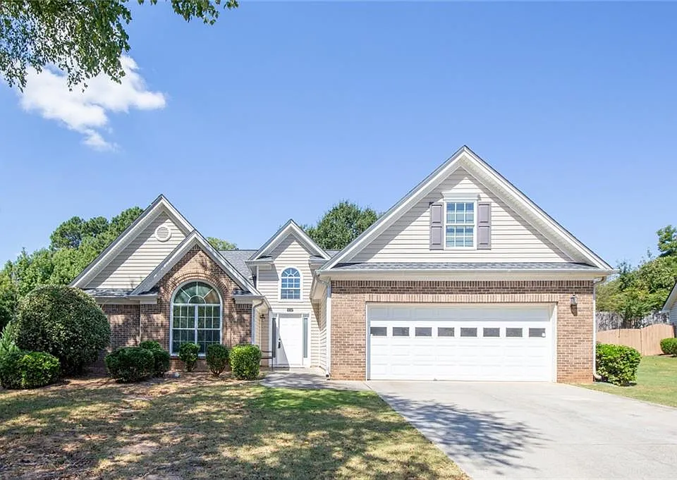 3160 Victoria Park Dr NE