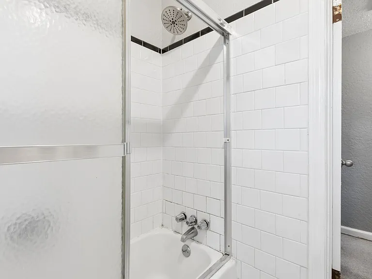 1016 Warwick Ave — Photo 22
