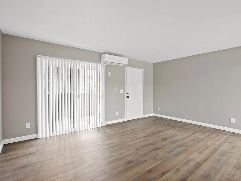 8202 Rosemead Blvd — Photo 12