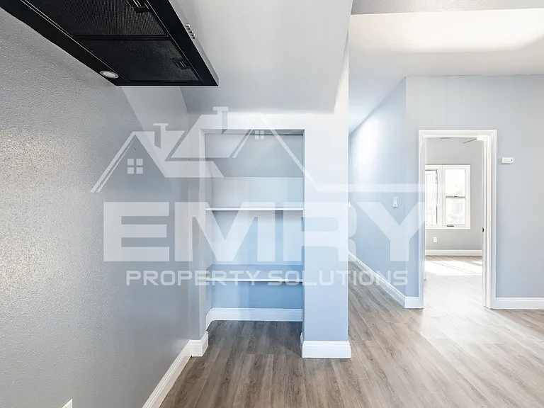 4302 S Hoover St — Photo 11