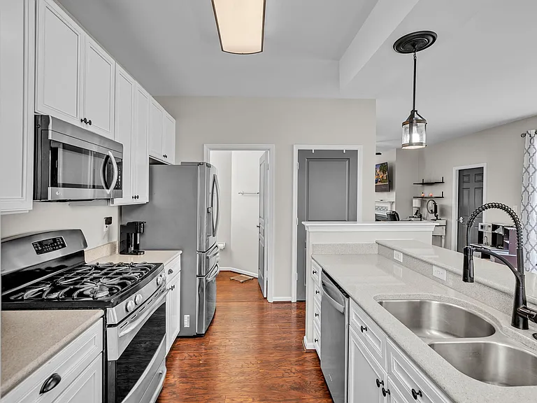 1116 Westbriar Dr — Photo 15