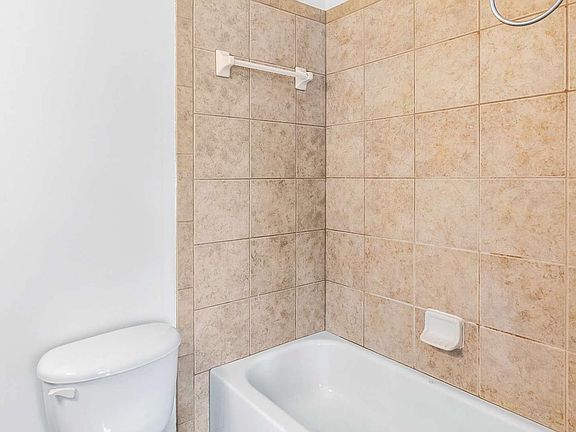 5th image of 741 Liberty Commons Dr NW