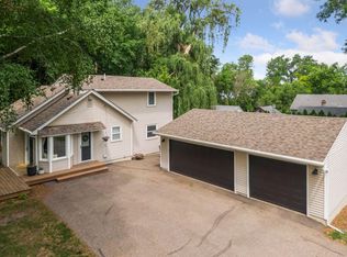 12 Interlachen Ct, Tonka Bay, MN 55331