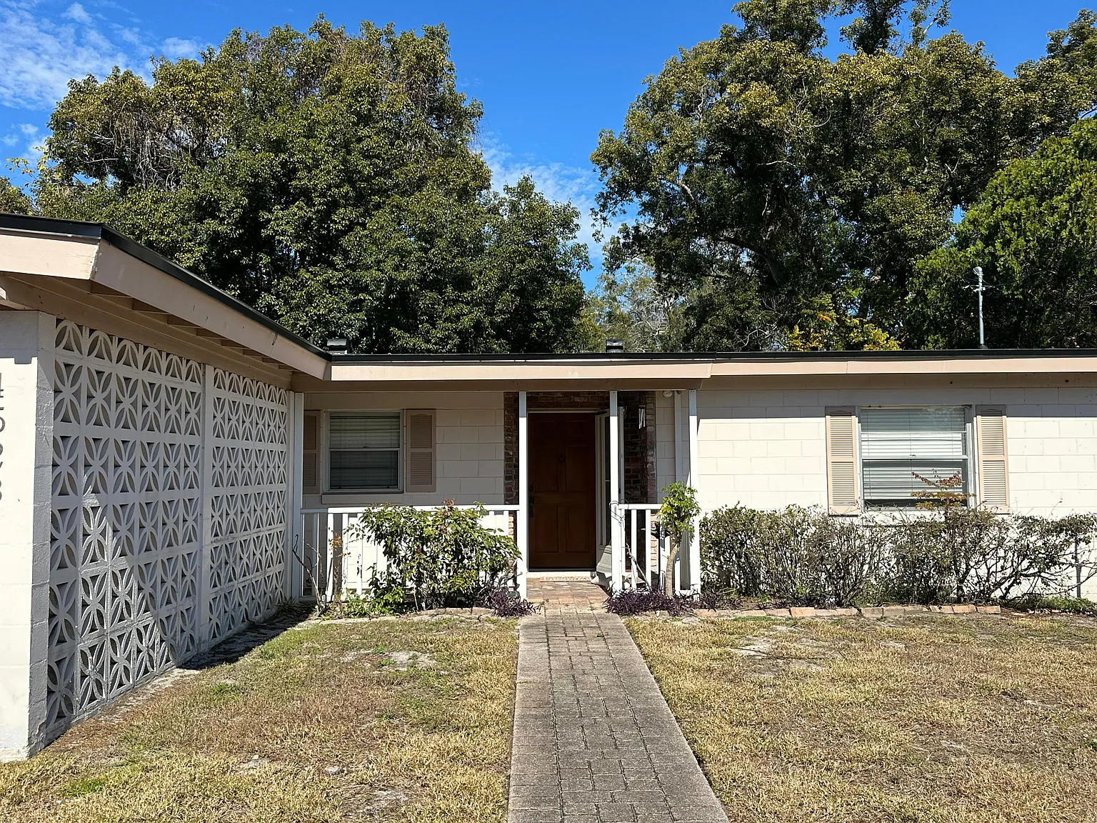 4523 Rossmore Dr — Photo 1
