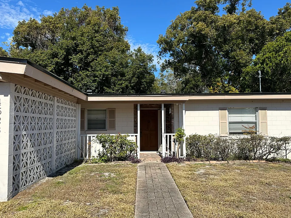 4523 Rossmore Dr