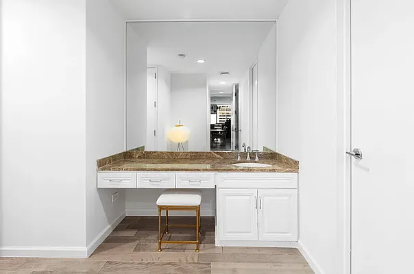 Rented by R New York | media 17