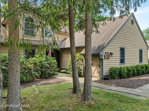 2185 Oak Hill Dr, Buck Hill Falls, PA 18323