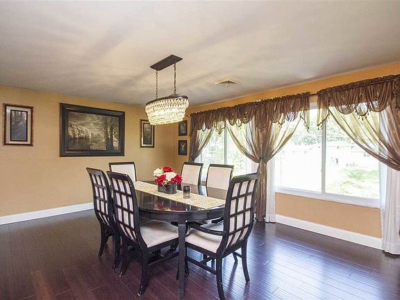 5th image of 2509 Deerwood Dr