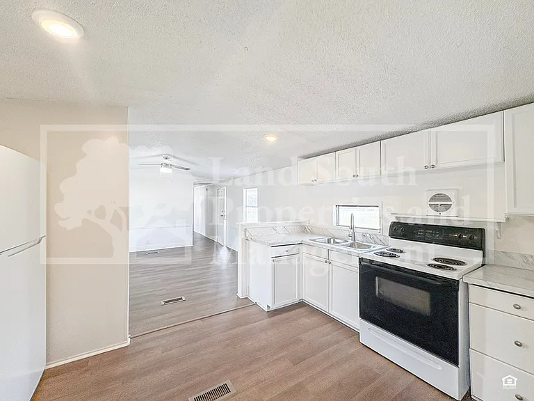 1175 Meadow Lawn St — Photo 7