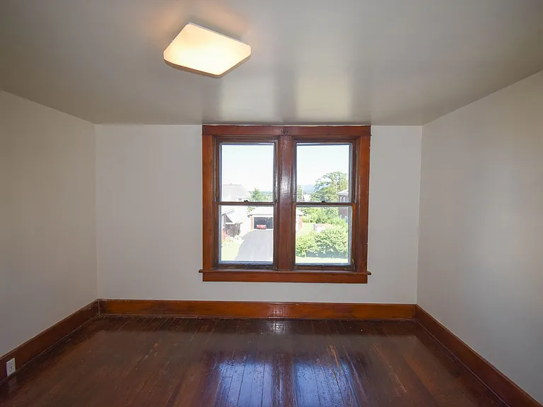 203-205 S Summit St — Photo 15
