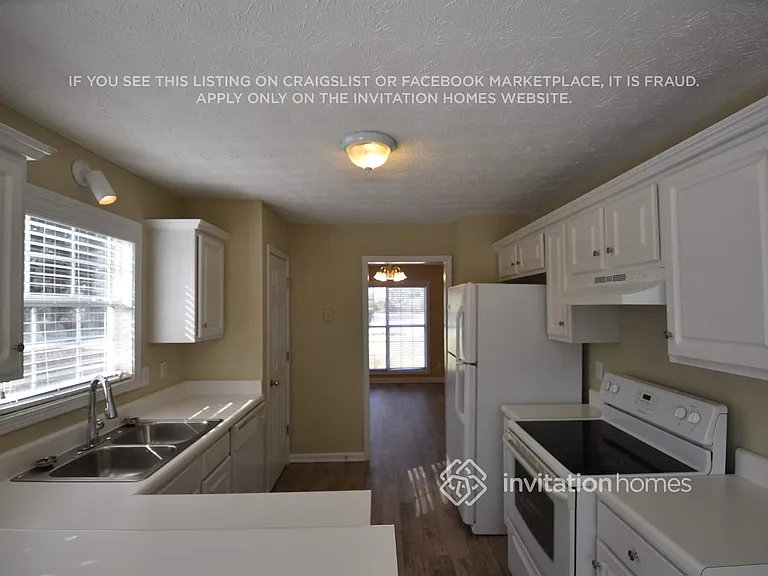 1661 Hampton Walk Dr — Photo 3