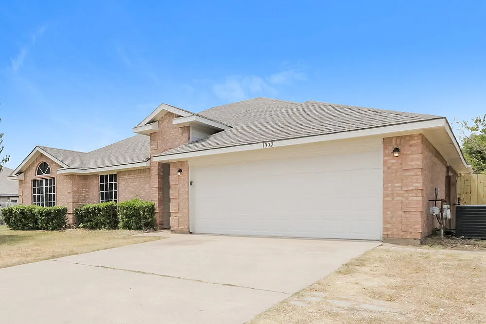 4 bed, 2.0 bath, 1722 sqft, $2,550 — Photo 3