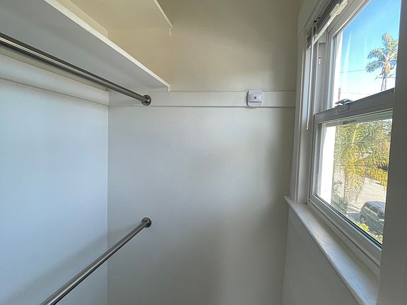 5th image of 308 W De La Guerra St APT 4