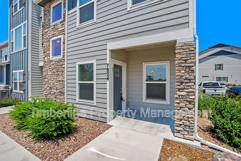 3 bed, 2.5 bath, 1566 sqft, $2,200 — Photo 2