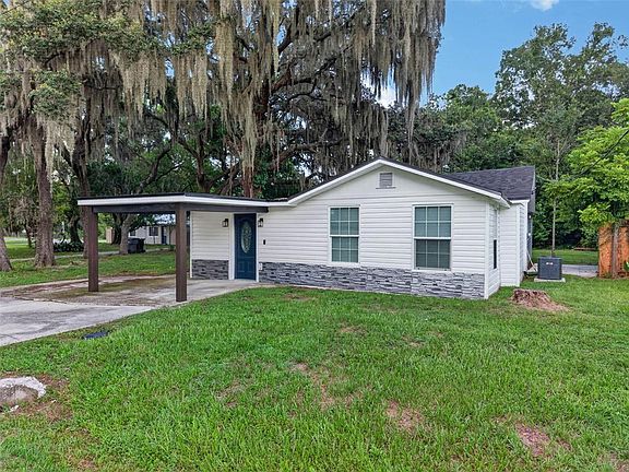 3rd image of 925 Adrian Ct