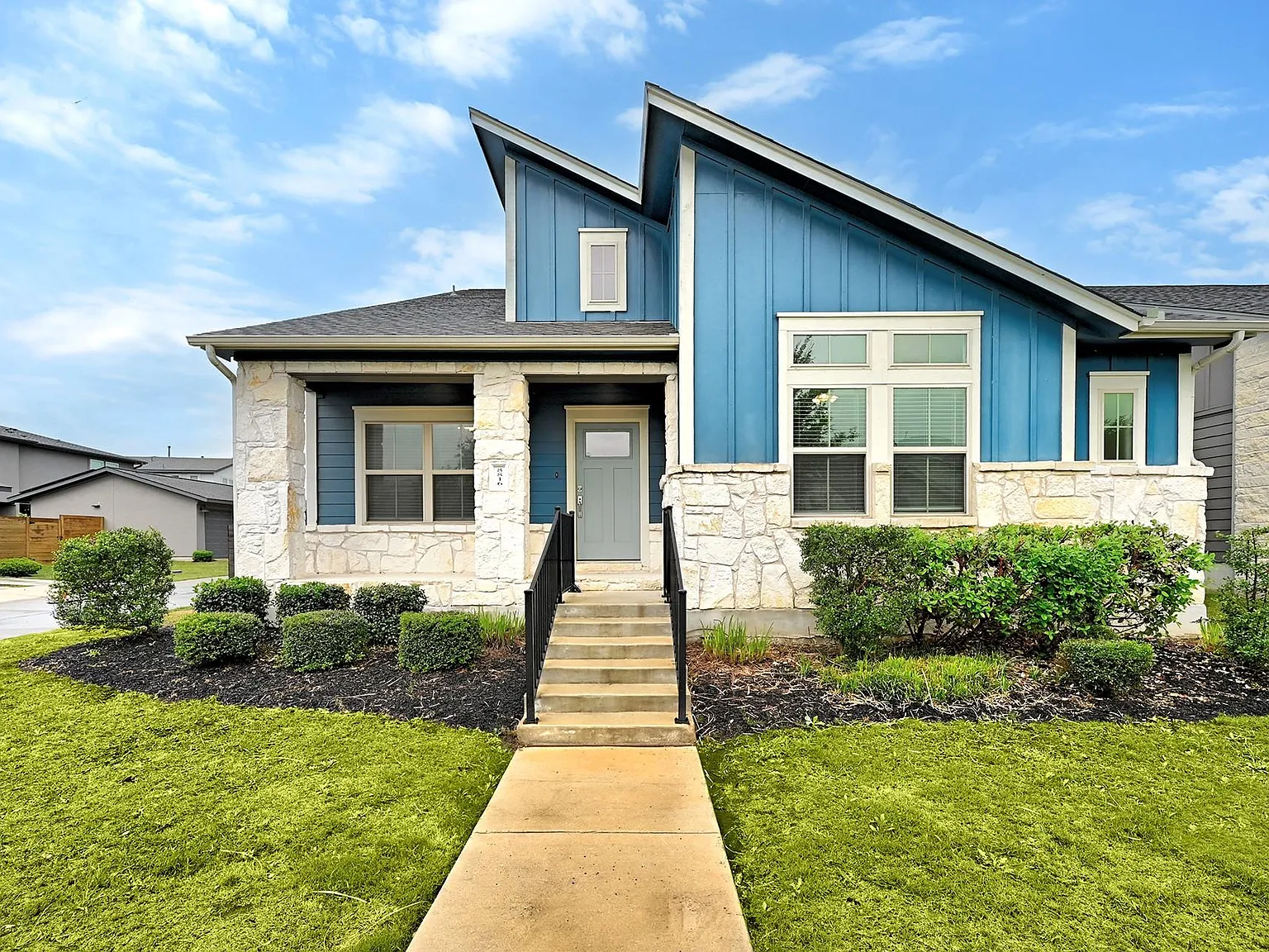 3 bed, 2.0 bath, 1894 sqft, $2,950 — Photo 1