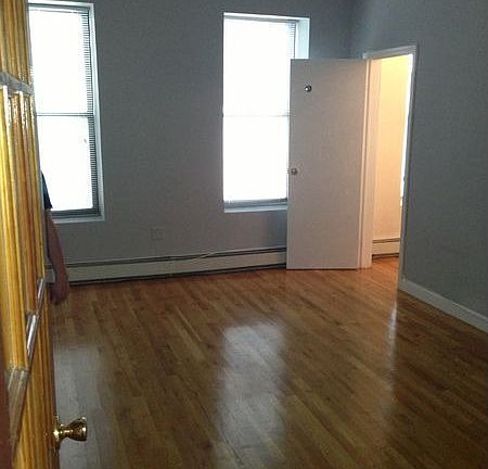 2nd image of 148 Quincy St #2