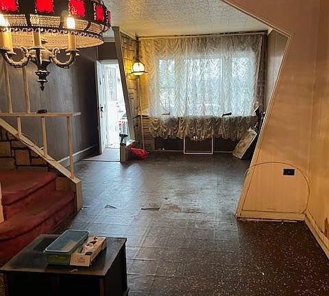 3rd image of 2557 E Monmouth St