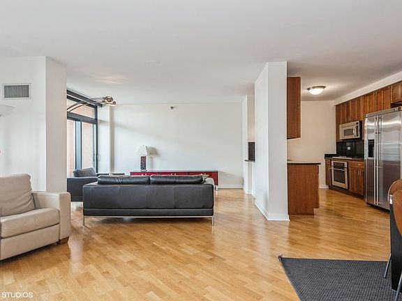 3rd image of 1160 S Michigan Ave APT 3704
