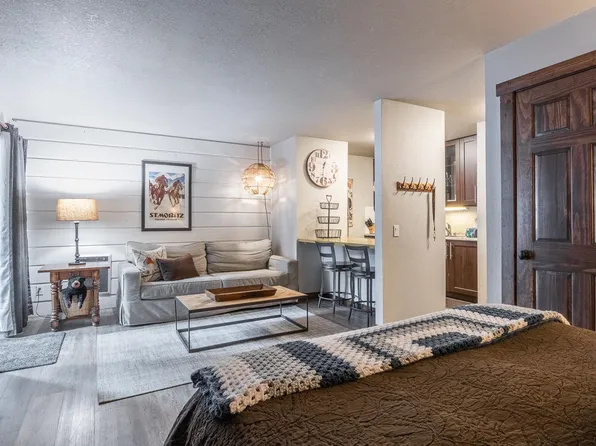 2289 Sierra Nevada Rd #F8, Mammoth Lakes, CA 93546