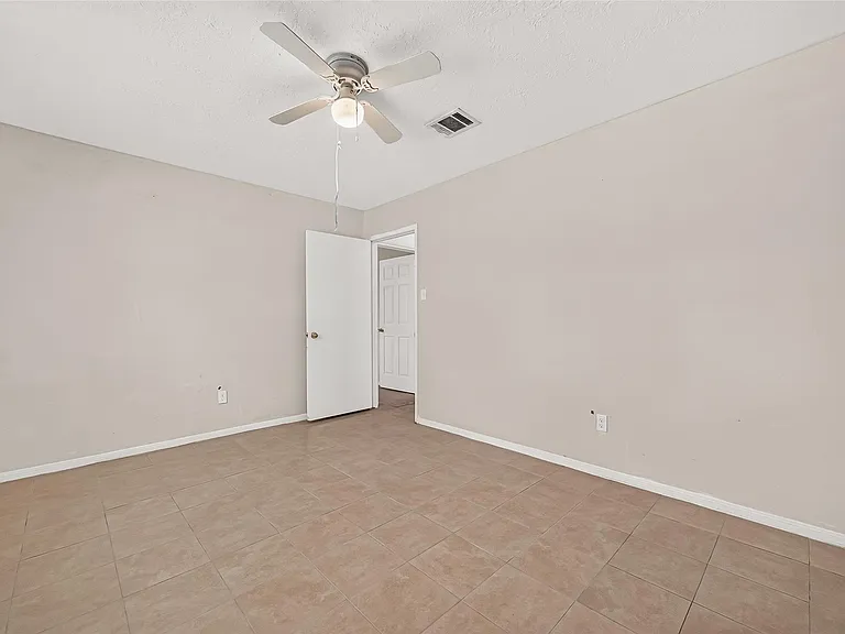 2523 Creekway Cir — Photo 33
