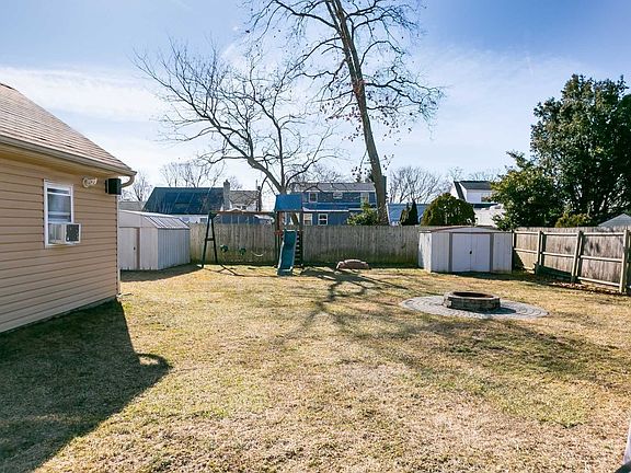 3rd image of 1216 Jackson Ave