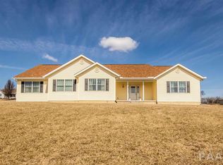 3800 Cole Hollow Rd, Pekin, IL 61554