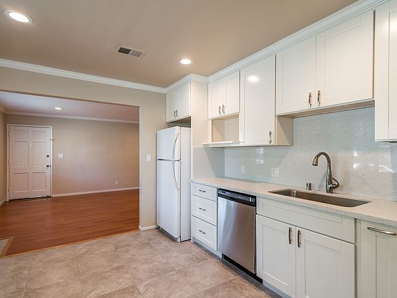 5th image of 133 Kittoe Dr Unit A