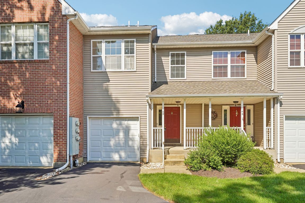 Bishops Gate Ln-S1709-001.jpg